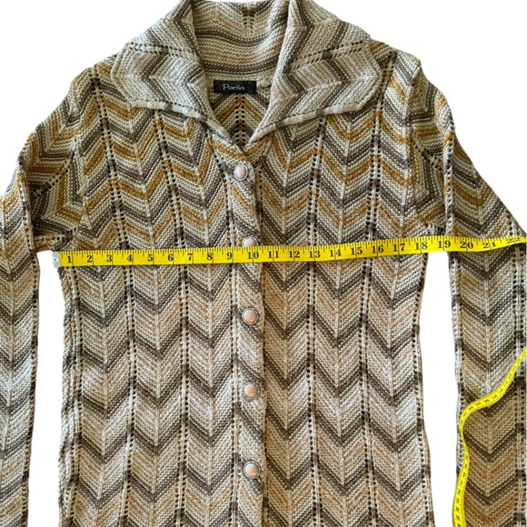 Crocheted Collared and Scalloped Cardigan with Vintage inspired buttons. - Picture 5 of 5